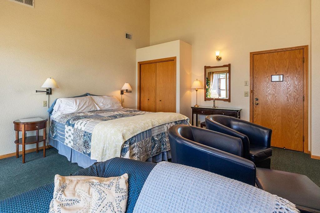 Turtle Rocks Oceanfront Inn 特立尼达 外观 照片