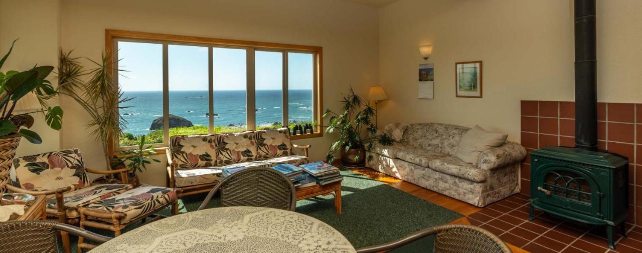 Turtle Rocks Oceanfront Inn 特立尼达 外观 照片