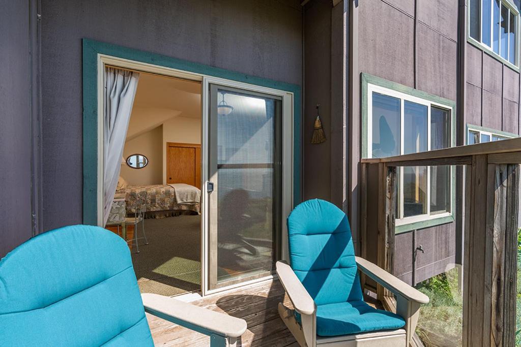 Turtle Rocks Oceanfront Inn 特立尼达 外观 照片