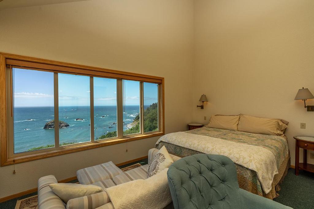 Turtle Rocks Oceanfront Inn 特立尼达 外观 照片