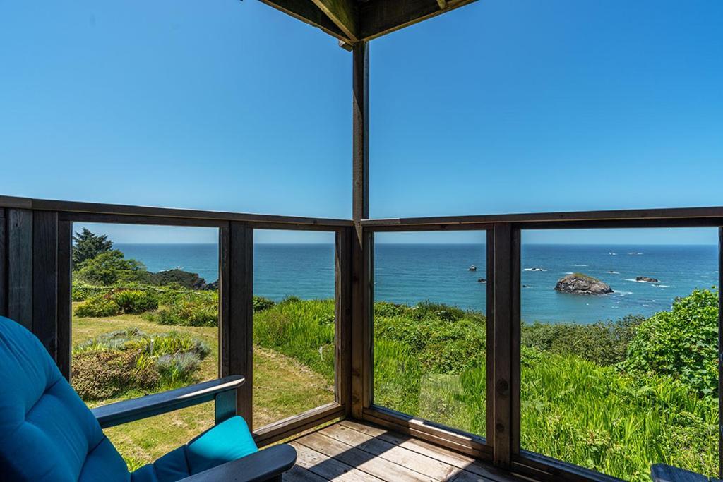 Turtle Rocks Oceanfront Inn 特立尼达 外观 照片