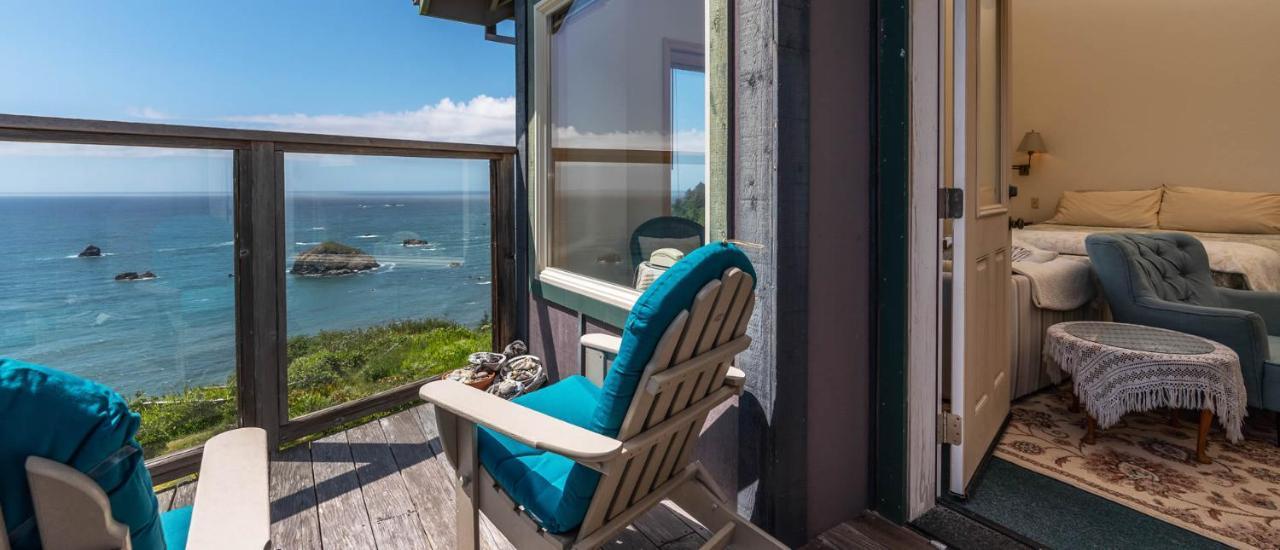 Turtle Rocks Oceanfront Inn 特立尼达 外观 照片