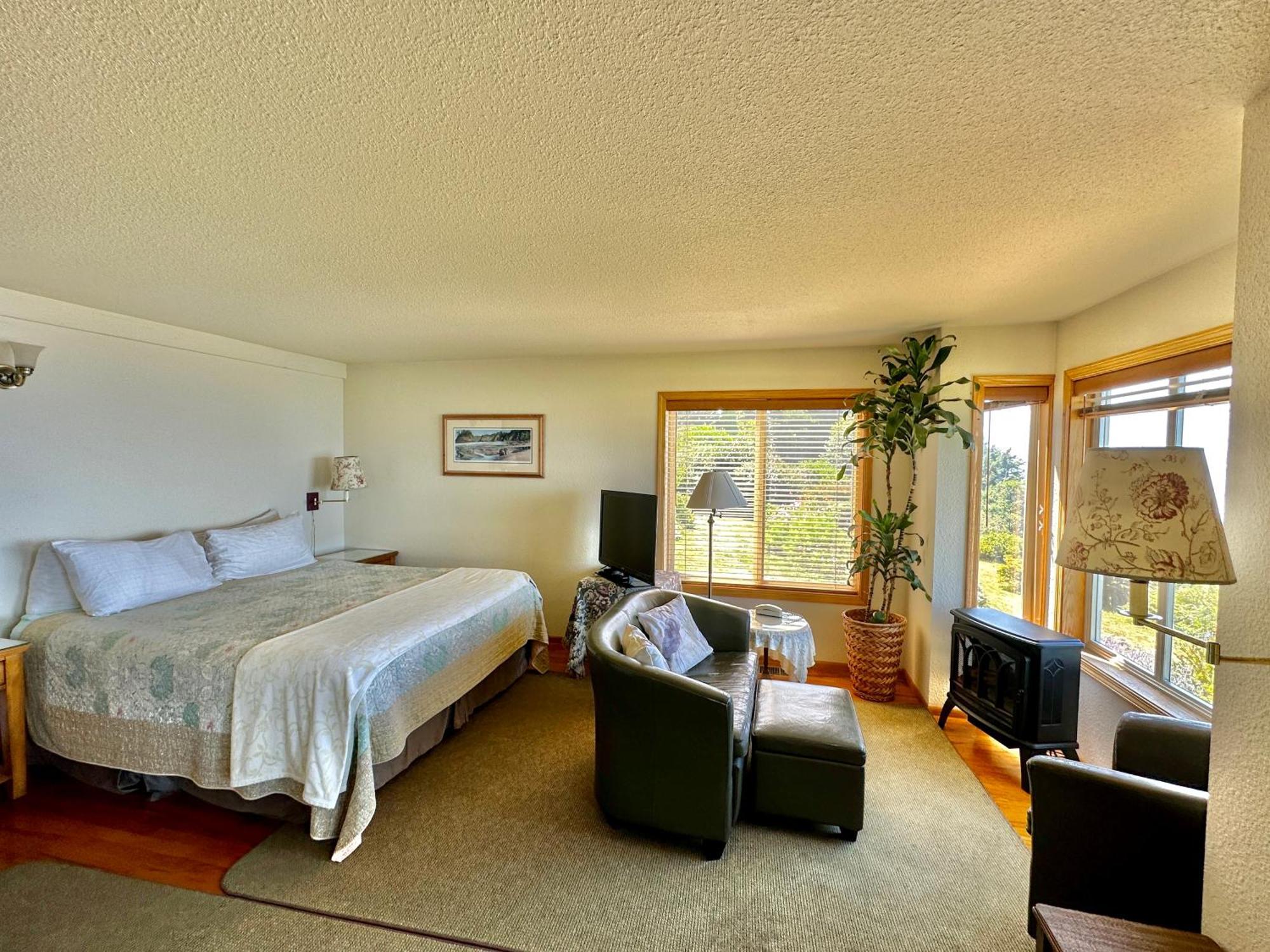 Turtle Rocks Oceanfront Inn 特立尼达 外观 照片