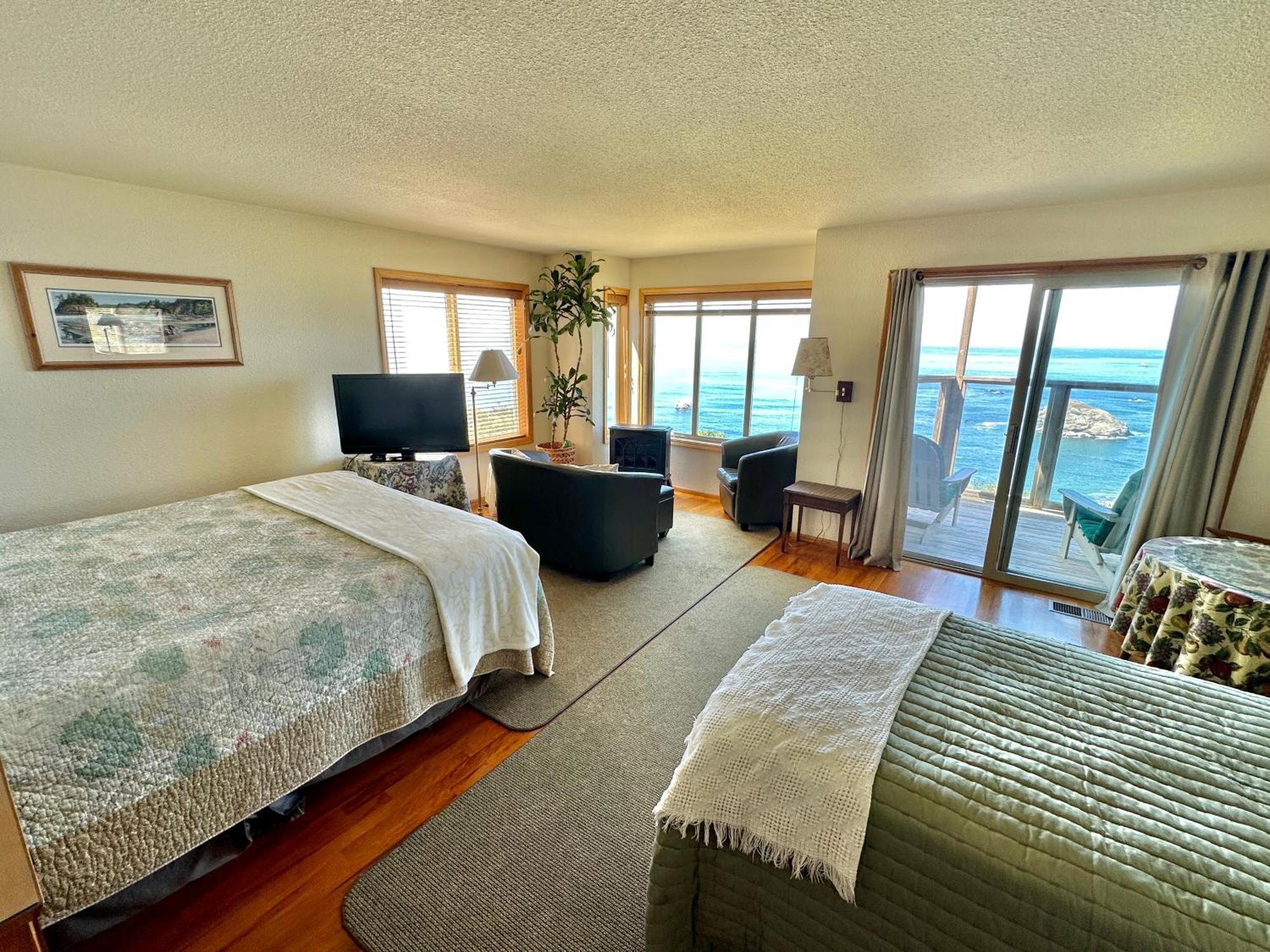 Turtle Rocks Oceanfront Inn 特立尼达 外观 照片