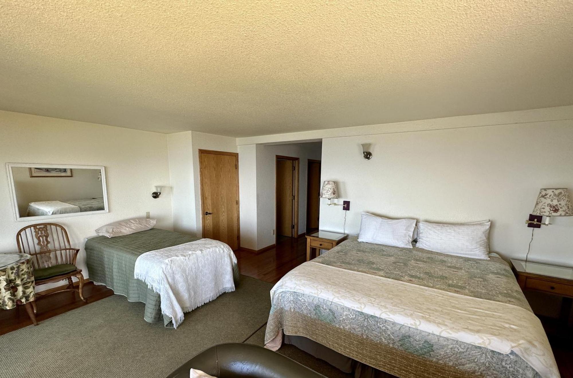 Turtle Rocks Oceanfront Inn 特立尼达 外观 照片