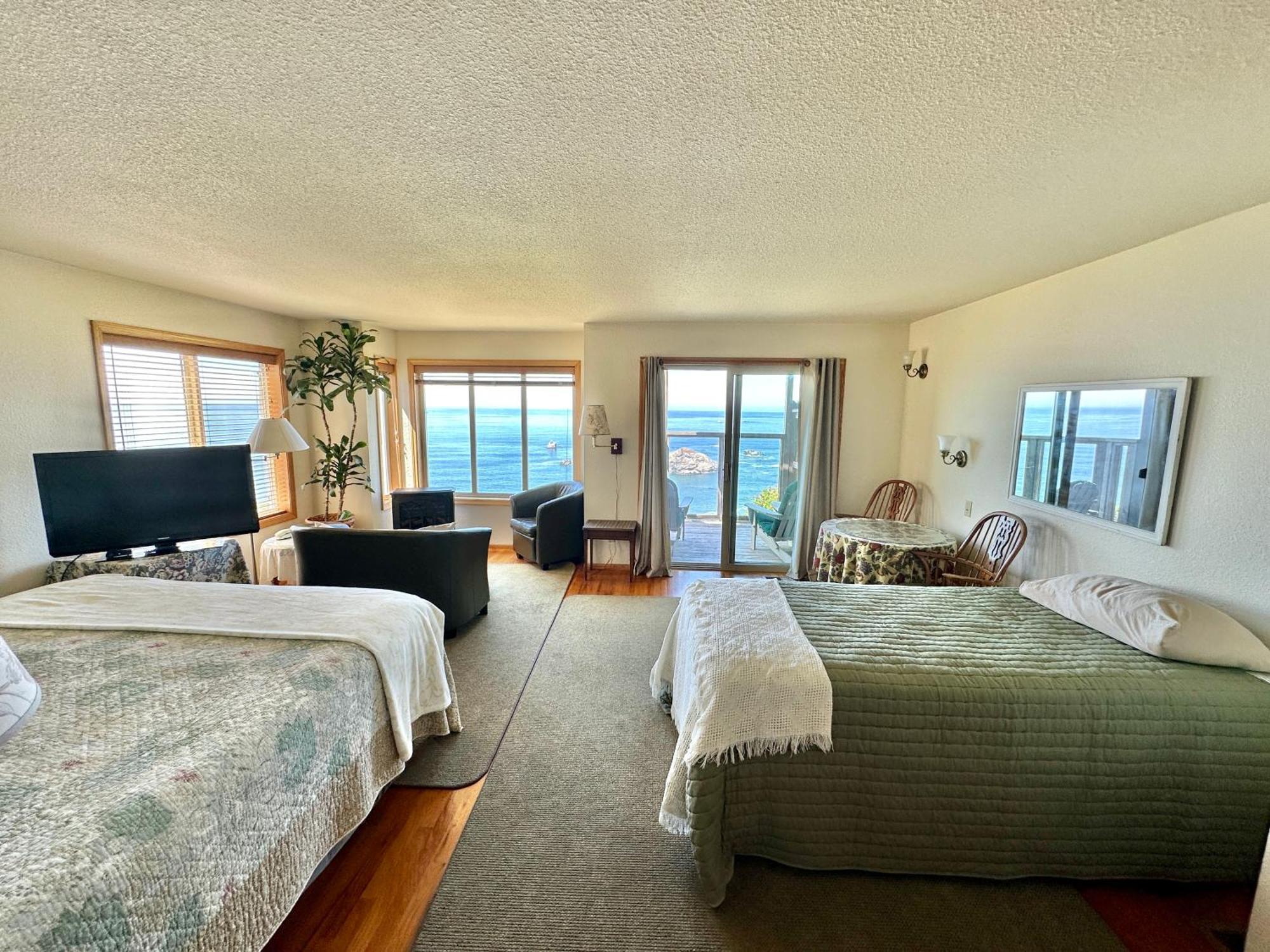 Turtle Rocks Oceanfront Inn 特立尼达 外观 照片