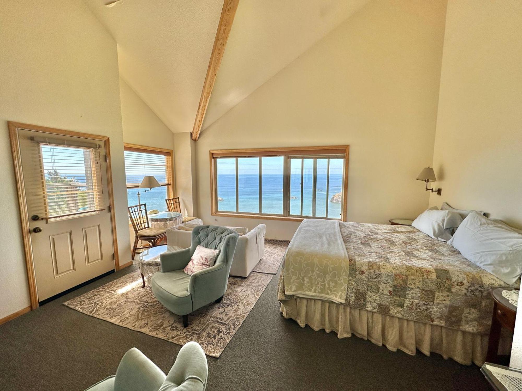 Turtle Rocks Oceanfront Inn 特立尼达 外观 照片