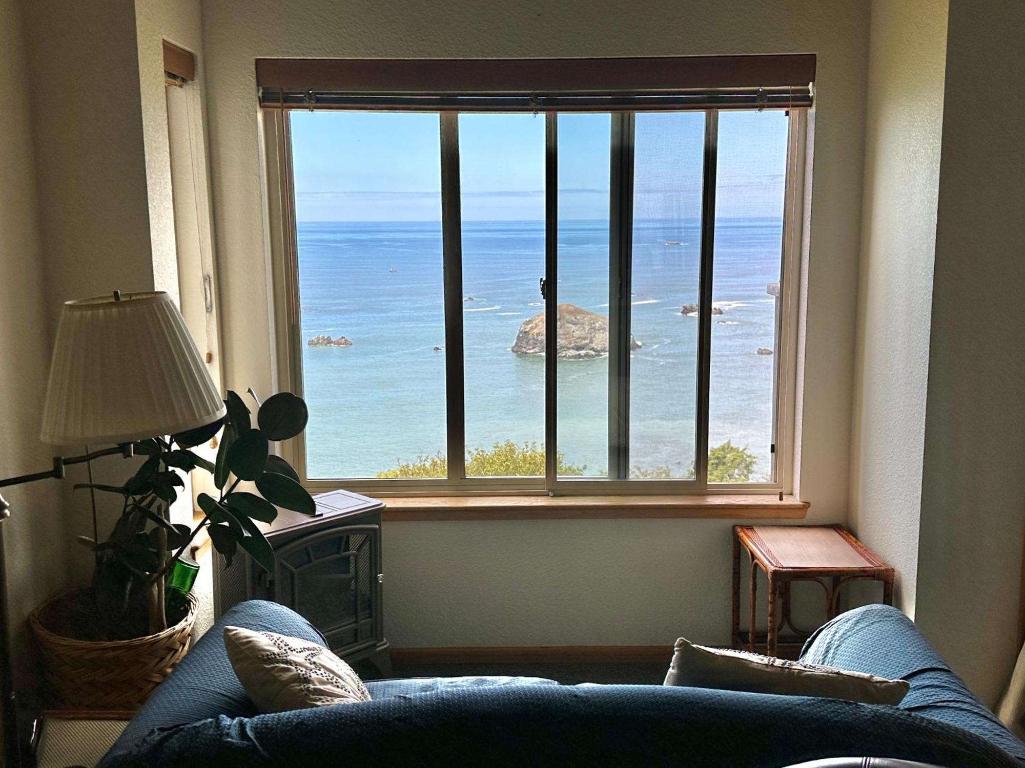 Turtle Rocks Oceanfront Inn 特立尼达 外观 照片